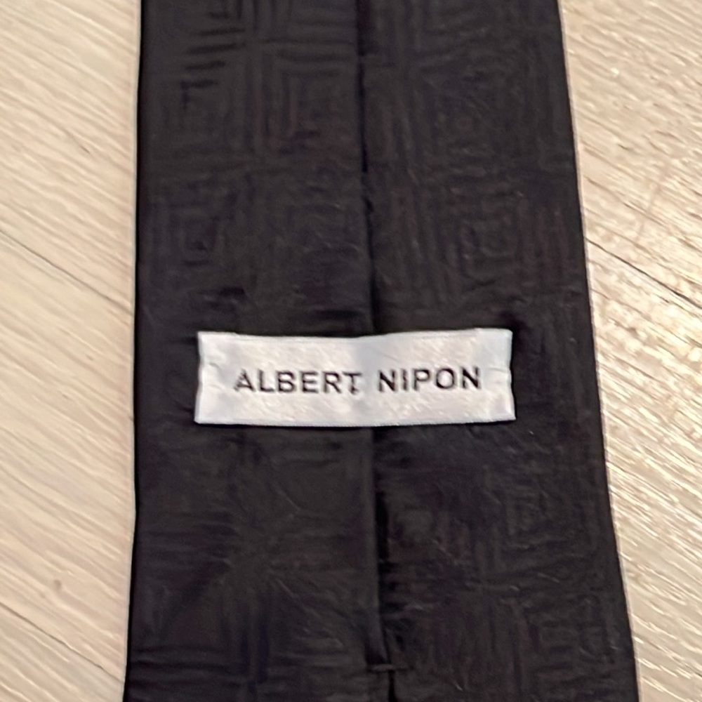 Albert Nipon silk tie - Picture 9 of 9
